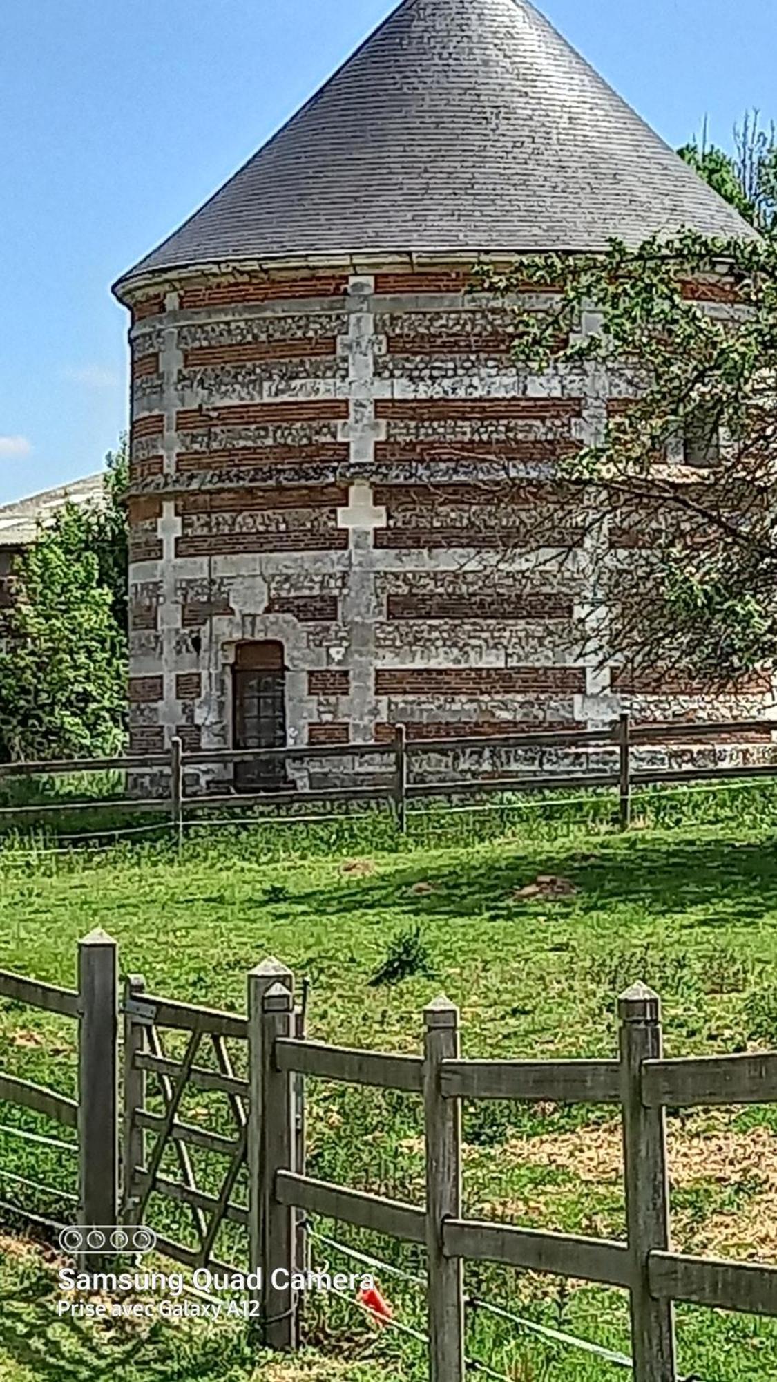 Gite Clos Masure De Blevillot Saint-Gilles-de-la-Neuville Exterior foto